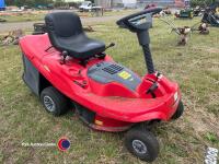Castle garden ride-on mower, c/w box, key in office - 2