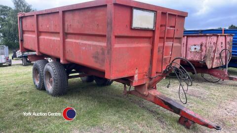 Salop tipping trailer with hydraulic door
