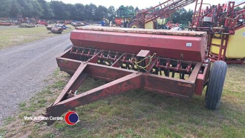 International 510 3m seed drill in working condition. Has been used for drilling SFI strips. Some spares and original operators manual, manual in office