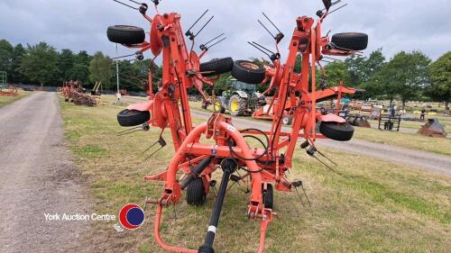 Kuhn GF7702 8 rotor tedder, 2010
