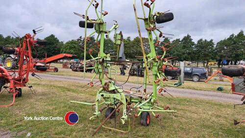 Claas Volto 670 tedder