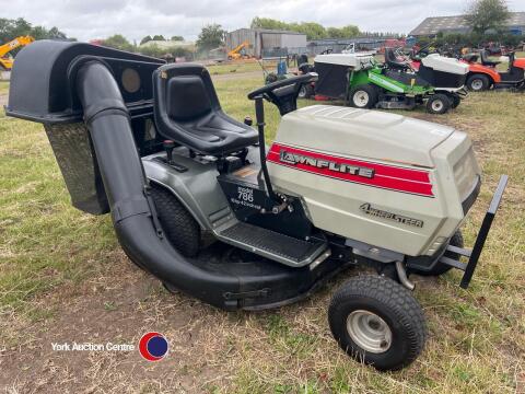 MTD Lawnflite 786 ride on mower, 42in cut with twin grass bags, 16 HP V Twin Briggs and Stratton engine, 4 wheel steering turns on a sixpence