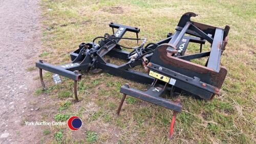 MX Manubal double round bale grab, independent top and bottom grab operation, Merlo brackets, gwo