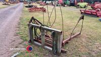 Perry bale handler