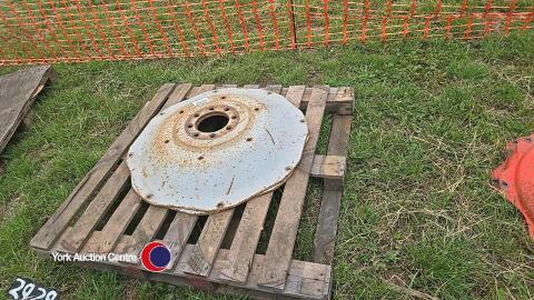 2 x John Deere wheel centres