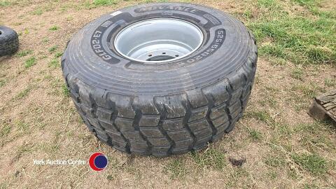 Advance 525/65 R20.5 flotation tyre on 10 stud rim