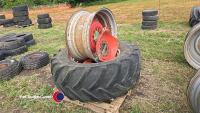 2 x wheel centres, trim and centre, and 1 x wheel tyre rim and centre