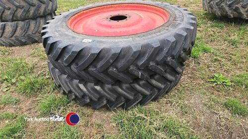 Pair of Fendt 714 rear row crop wheels VF 380/90R46 Michelin Spray BiB