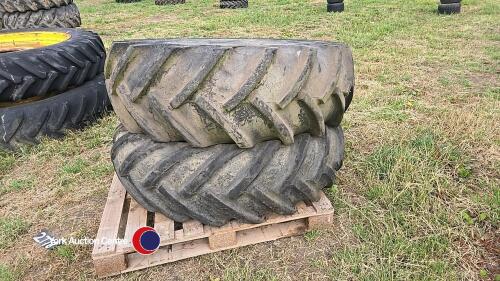 Pair of 8 stud wheels, 18.4/15 - 26