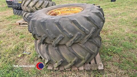 Pair of 8 stud wheels, 18.4/15 - 26