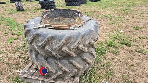 2 x Stocks dual wheel and clamps, 420/85R34 tyre