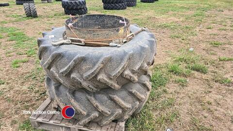 2 x Stocks dual wheel and clamps, 420/85R34 tyre