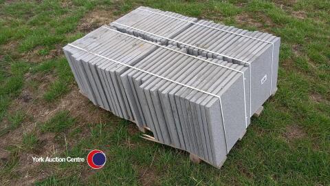 Pallet of approx 70 light Grey paving slabs, 450mm x 450mm