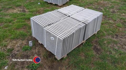 Pallet of approx 70 light Grey paving slabs, 450mm x 450mm