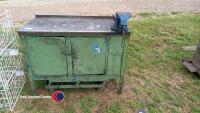 Work bench on wheels with large vice - 2