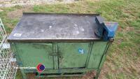 Work bench on wheels with large vice - 3