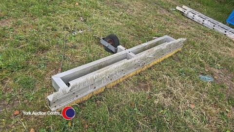 Towable brush