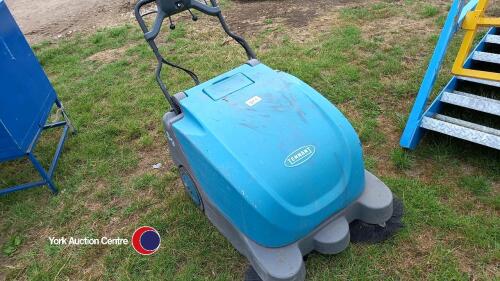 Battery power yard sweeper