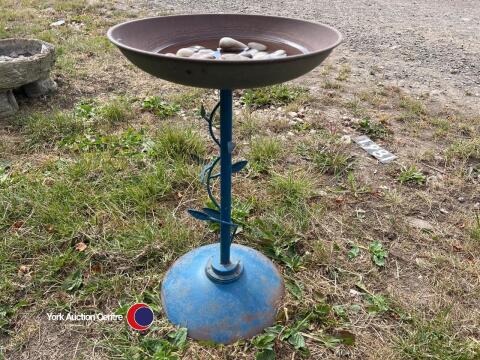 Garden bird bath