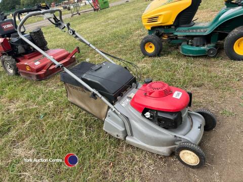 Honda petrol lawn mower