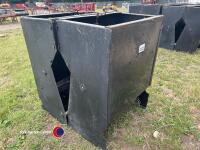 2 x 2 space feed hoppers - 2