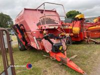 Kuhn Euromix 2 1420 diet feeder. Comprehensively serviced with new metal, ready for work, genuine reason for sale, 2006 - 2