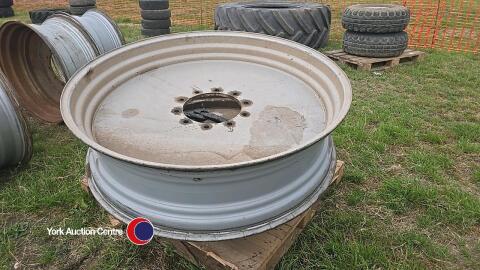 Wheel rims 14.9/46 to fit MF with a bar axle