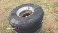 2 x 18 - 19.5 tyres on rims - 2
