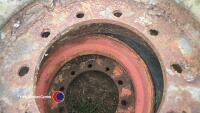 2 x 18 - 19.5 tyres on rims - 6