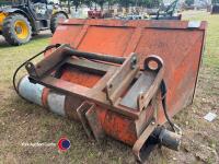 Bom Root bucket with Manitou brackets - 4