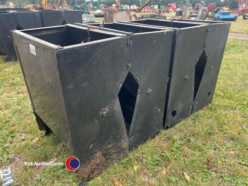 4 x 2 space feed hoppers