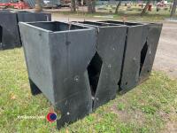 4 x 2 space feed hoppers - 3