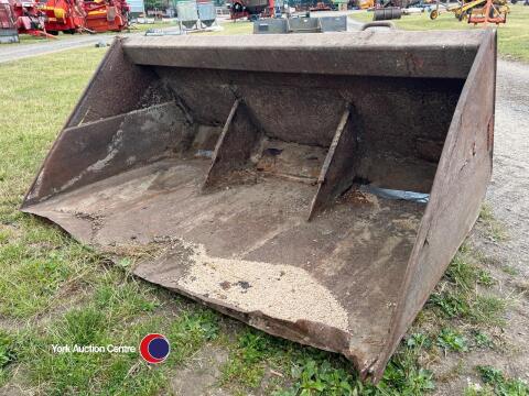 Pin and cone bucket