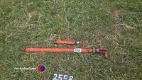 2 x miscellaneous hydraulic rams