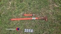 2 x miscellaneous hydraulic rams - 2