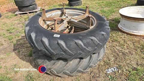 Dual wheels 5 star, 13.6 x 12.38