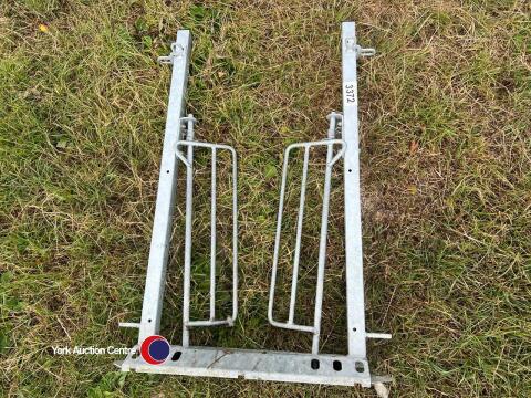 One way sheep gate for sheep race