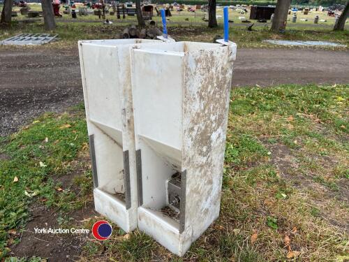 2 x single space pig feeders