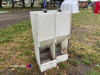 2 x single space pig feeders - 2