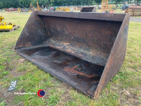 6ft 6in bucket with Kramer brackets