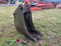 JCB 12in bucket - 2