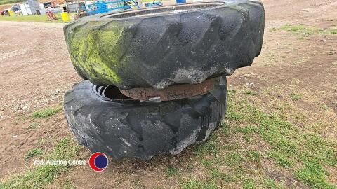 Stocks dual wheels 16.9-38, no clamps