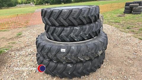 2 x 340-85-46 and 2 x 320-85-34 CASE rowcrop wheels