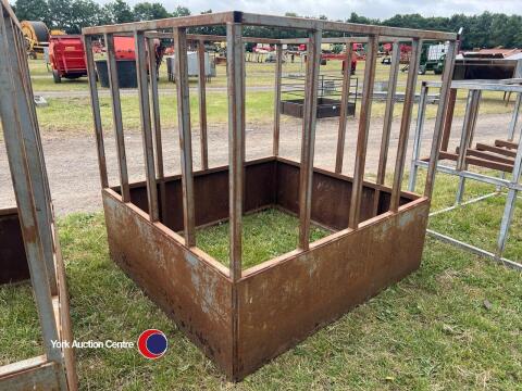 Cow feeder