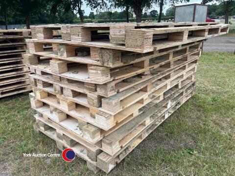 20 x large 8 x 4 pallets with ply top ideal for livestock barrier, lambing pens, cladding, splitting sheds