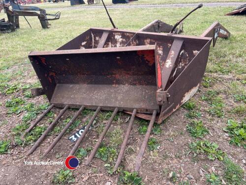 David Brown front loader c/w bucket and muck fork