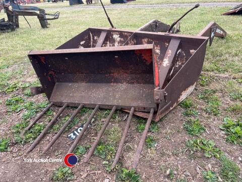 David Brown front loader c/w bucket and muck fork