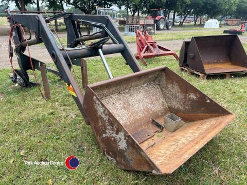 Kellve 2-11 front loader previously fitted to ford 4000