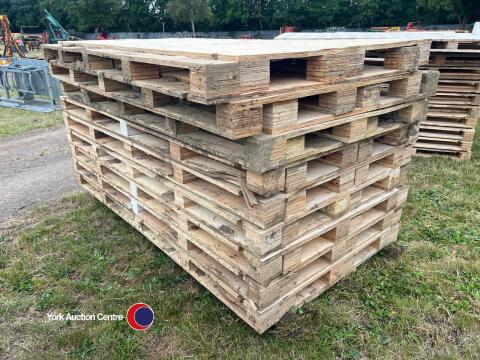 20 x large 8 x 4 pallets with ply top ideal for livestock barrier, lambing pens, cladding, splitting sheds