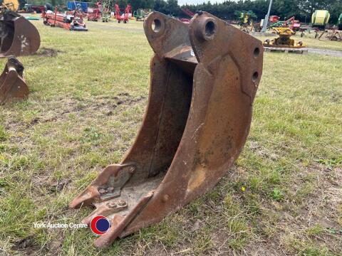 Digger bucket